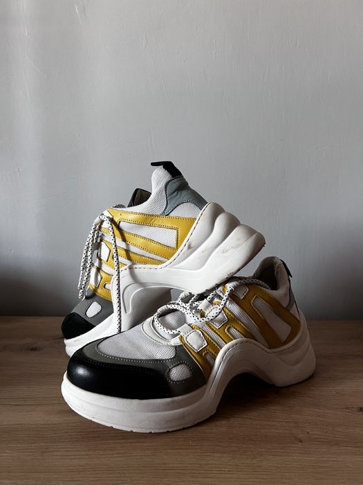 Стильні кросівки 40 розмір