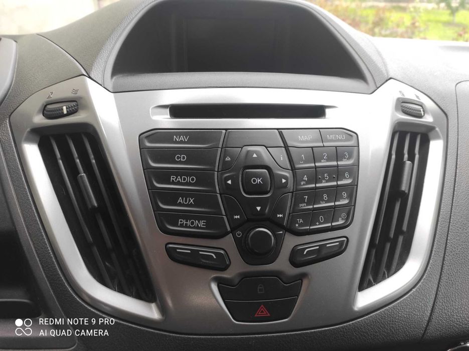 Панель магнітоли, магнітола , решітки вентиляції Ford transit custom