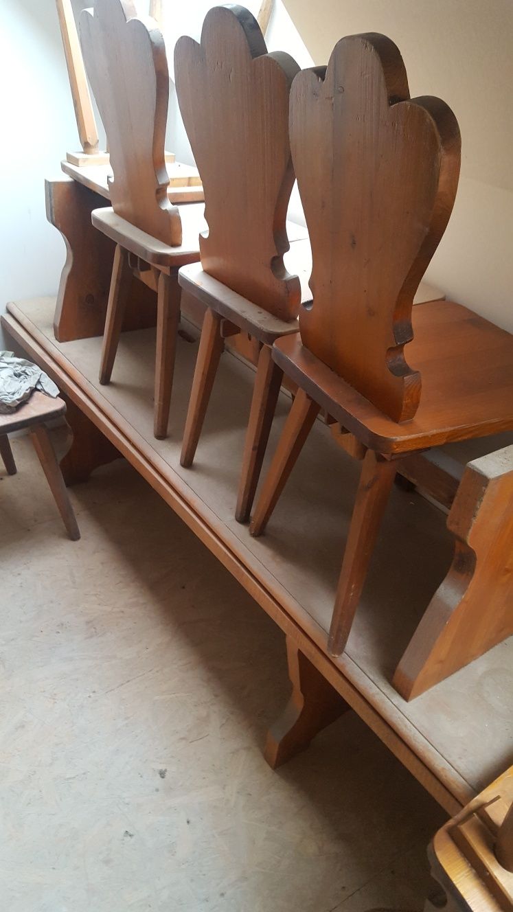 Krzesła stoły ławy lampy