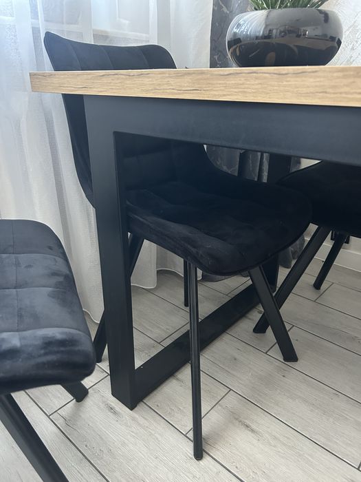 Zestaw stół i 6 krzeseł. Loft.