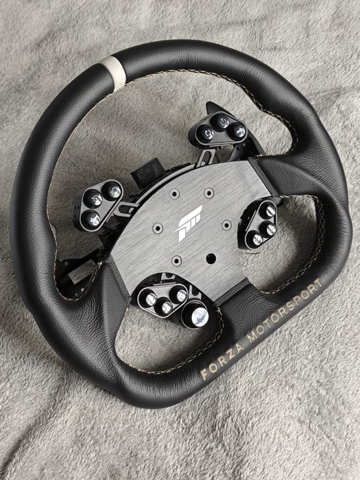Fanatec universal hub+ volante Forza Motorsport