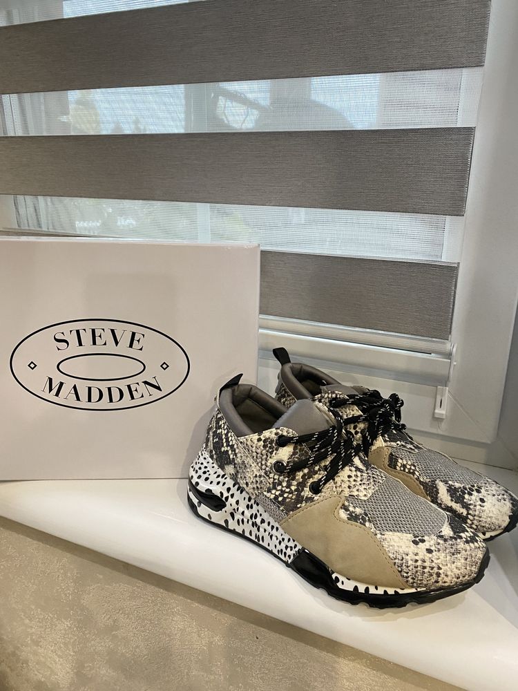 Фирменные кроссовки Steve Madden