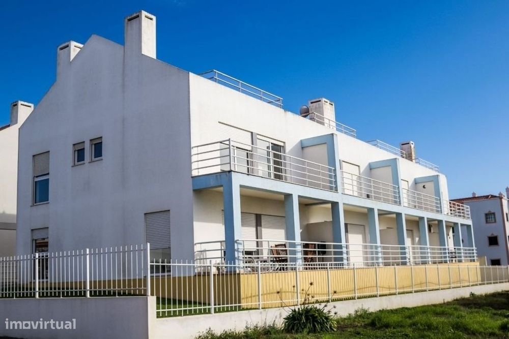 Moradia T4 Geminada, na praia da Areia Branca