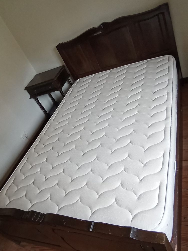 Conjunto de móveis antigos