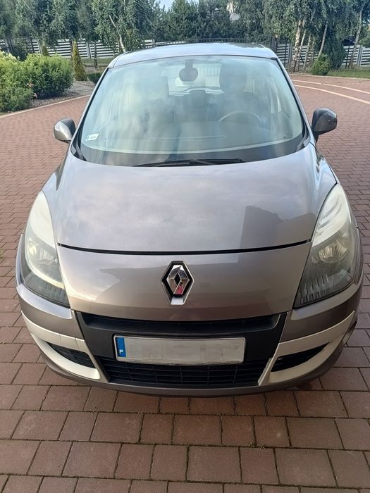 Renault Scenic III, rok 2011