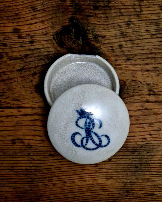 Caixa de porcelana vintage