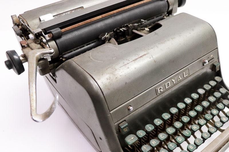 Máquina de escrever Royal Vintage