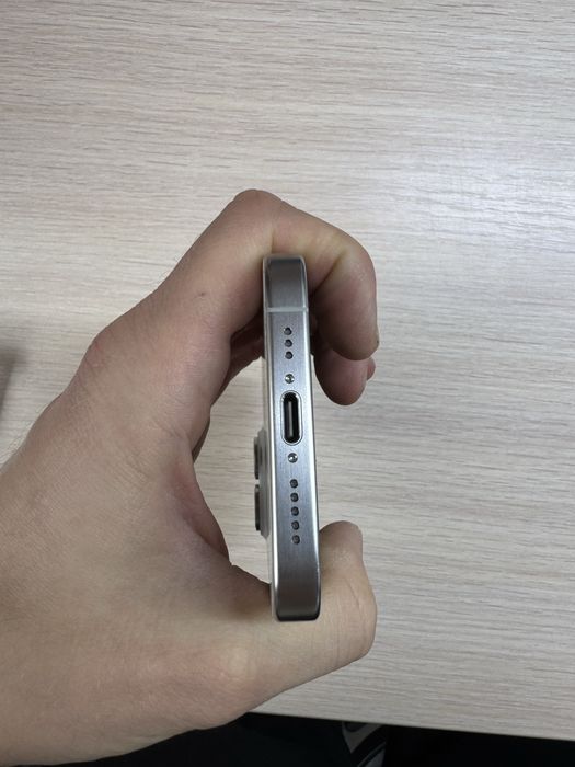 iPhone 15 Pro iCloud, на деталі