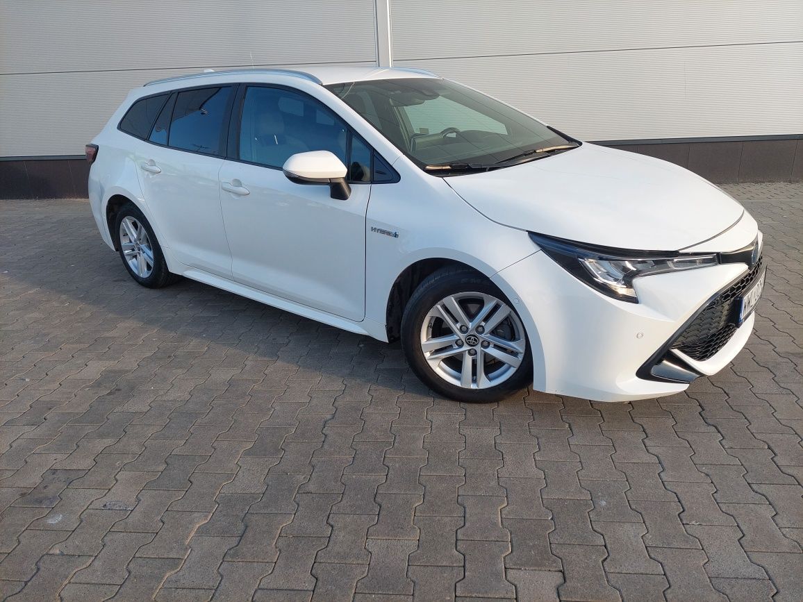 Wynajem samochodu Toyota Corolla kombi hybryda LPG Auris, Verso camry