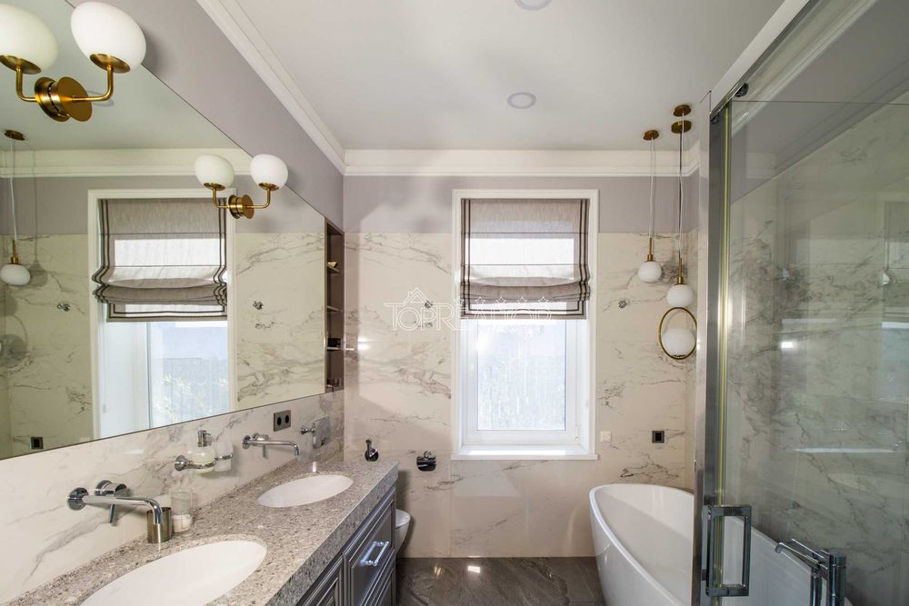 У продажі сучасний будинок с басейном в селищі Лісне! Без комісії!