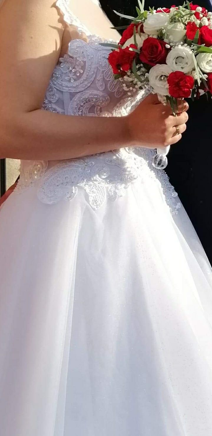 Suknia ślubna glamour biała