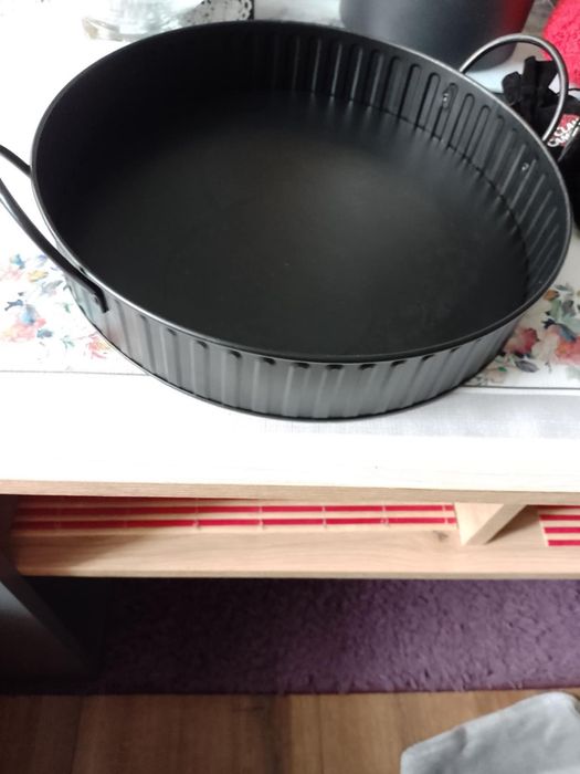 Metalowa taca z uchwytami