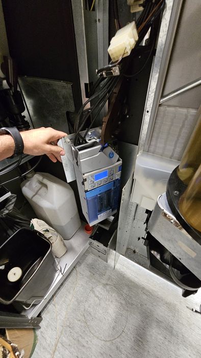 Maquina de vending cafe+snacks