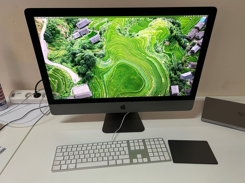 Apple iMac PRO 27" Retina 5K | Xeon | 32GB RAM | Vega 56 8GB | 1TB SSD