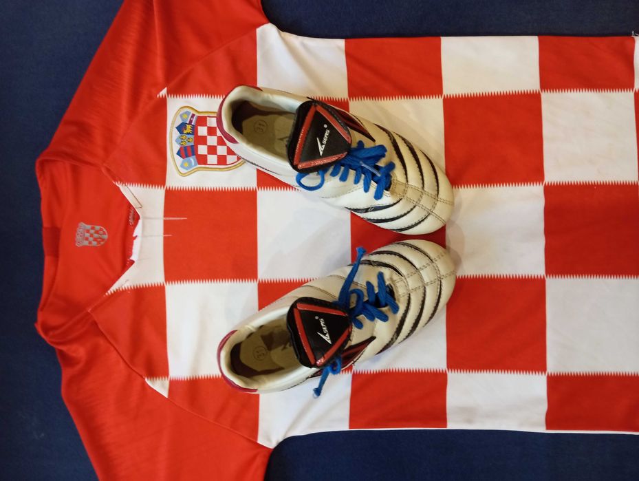 Buty do grania w piłkę ASEMS plus gratis koszulka.