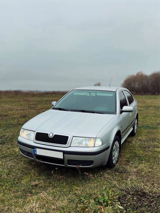 Шкода тур 1.6 MPI (Чешка)