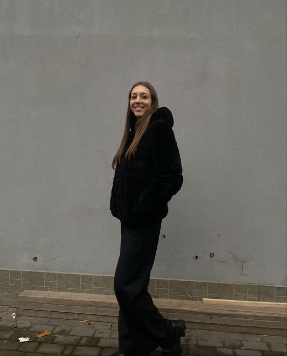 Шуба чорна ( тепла зима) S/M