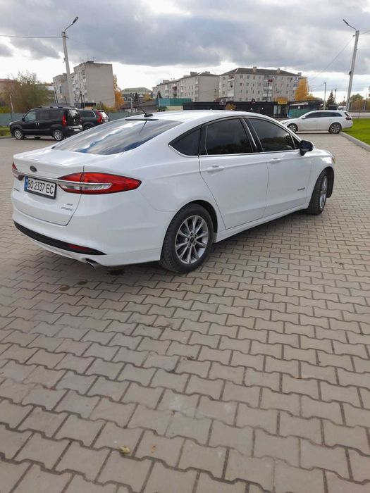 Ford Fusion Hybrid 2017