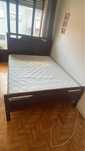 Cama de casal em madeira