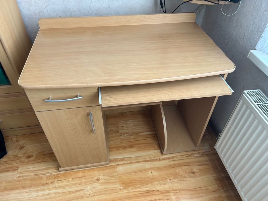 Biurko z szafką i szufladą