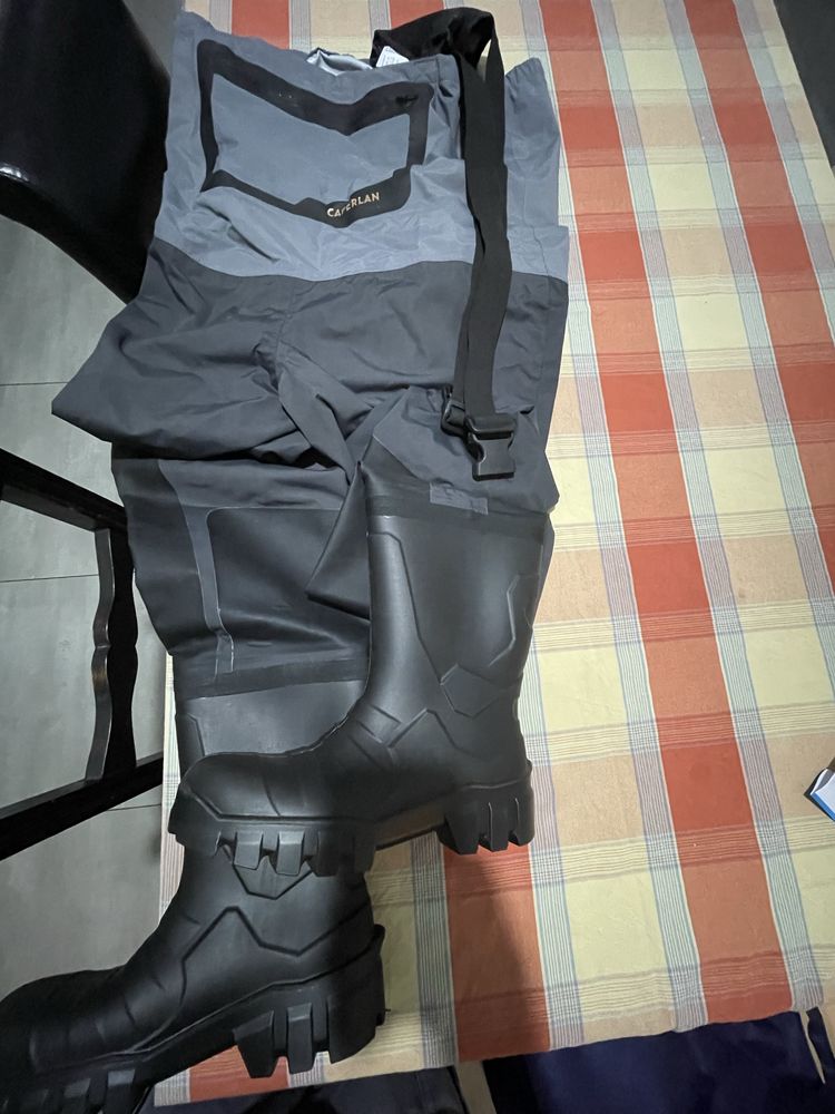 Fato pesca com botas