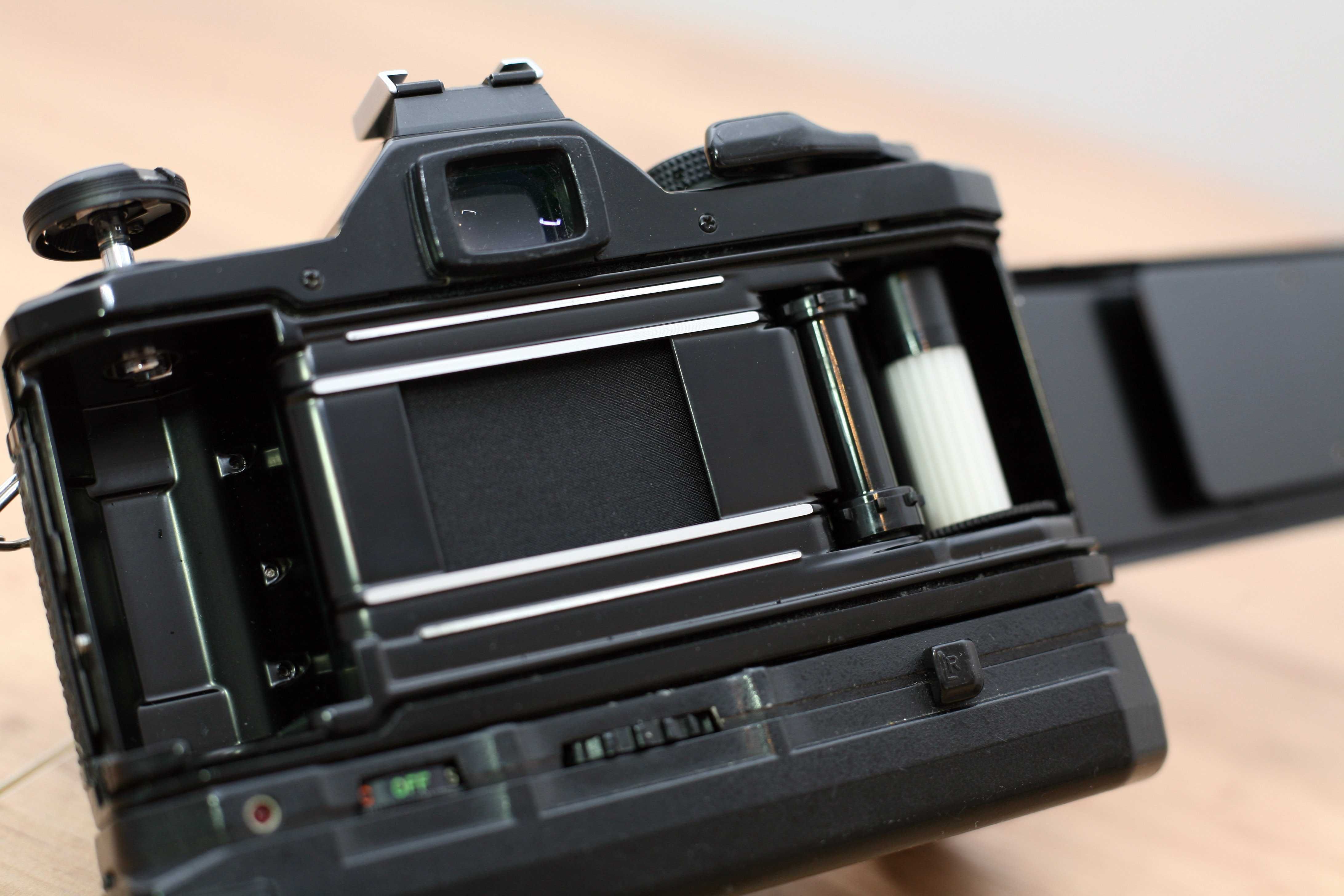Pentax MX + ob. SMC Pentax-M 1.7/50 + winder MX