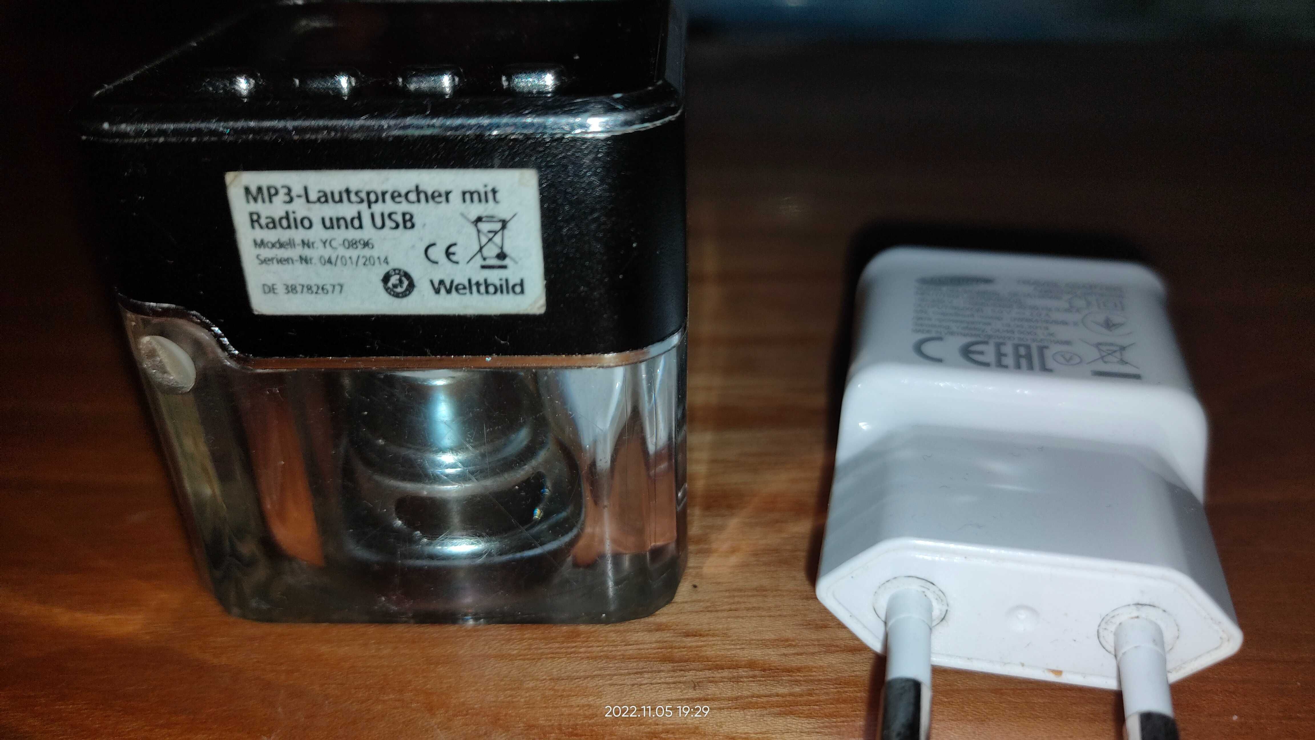 Przenośny głośniczek z radiem/USB/SD z ładowarką stan dobry