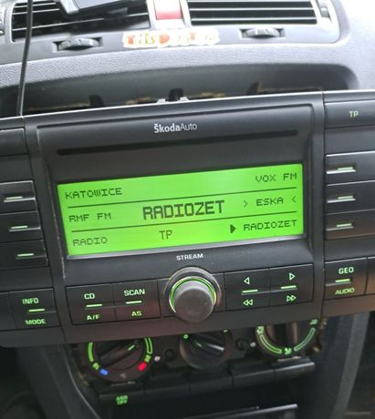 Radio skoda CD z ramką octavia 2