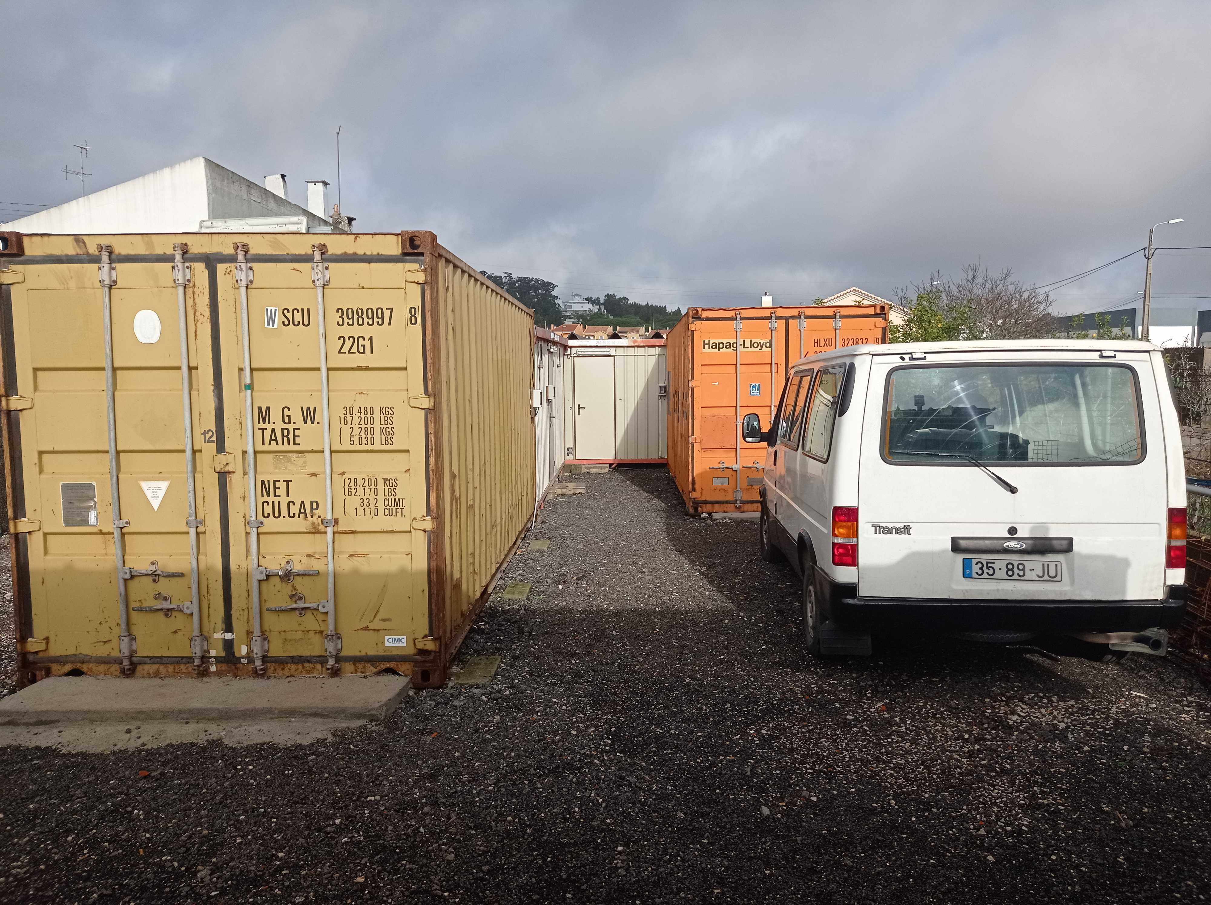 Self storage container