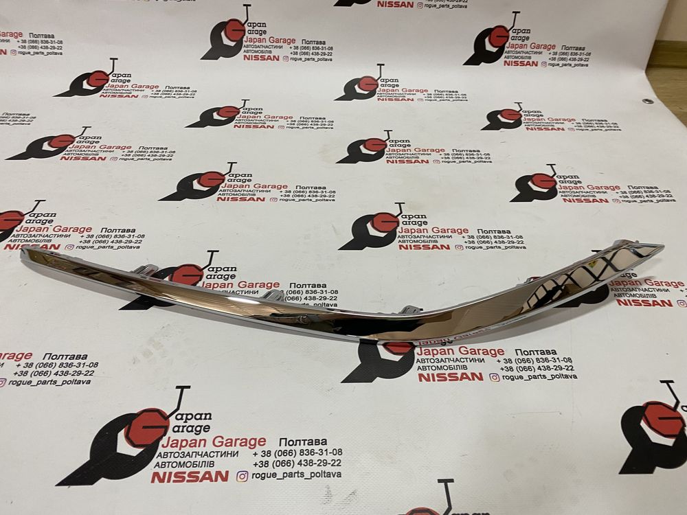 Хром переднього бампера на Nissan Murano Z52 2019-2022 620749UF0A