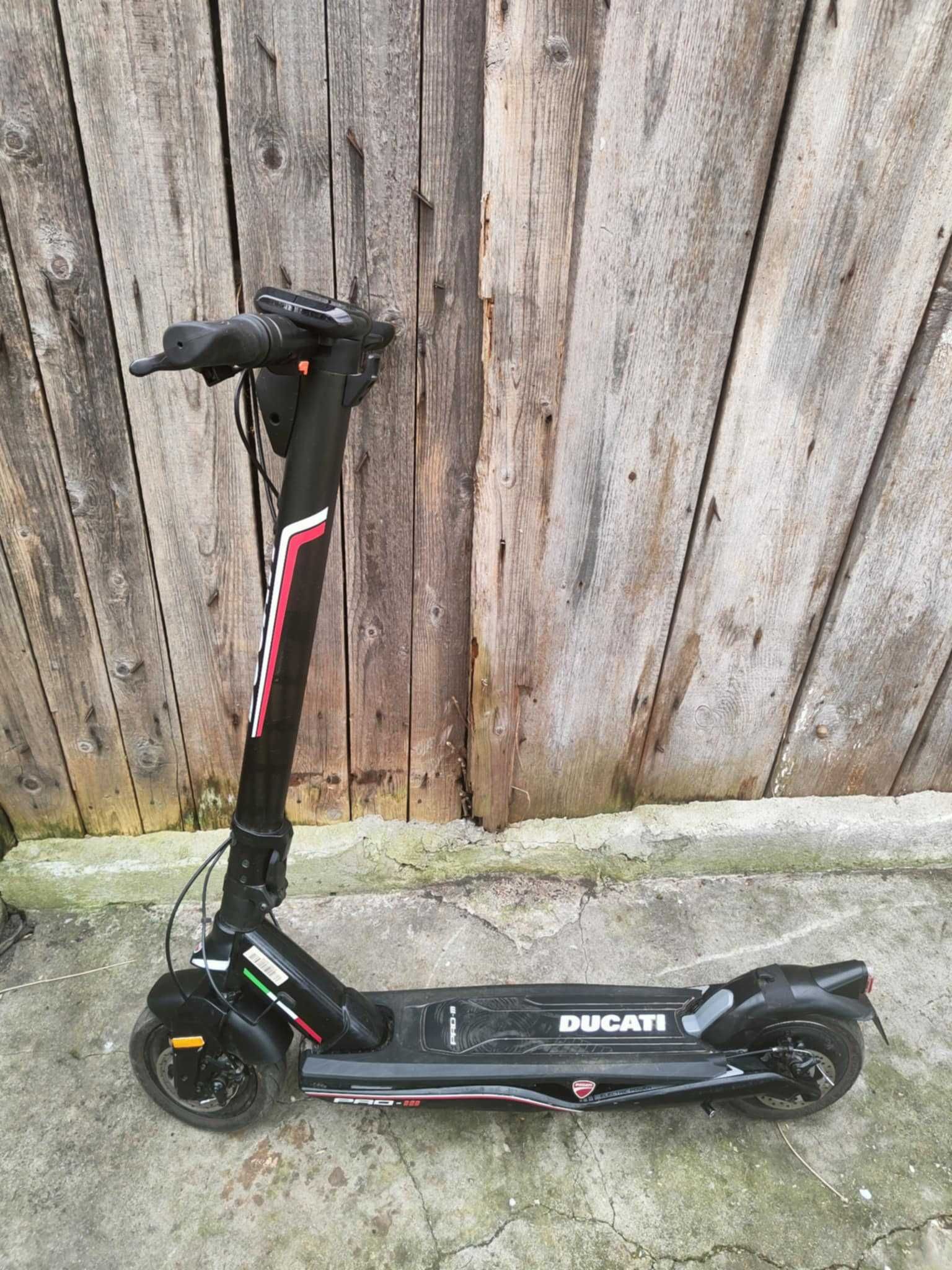 Hulajnoga elektryczna Ducati pro III