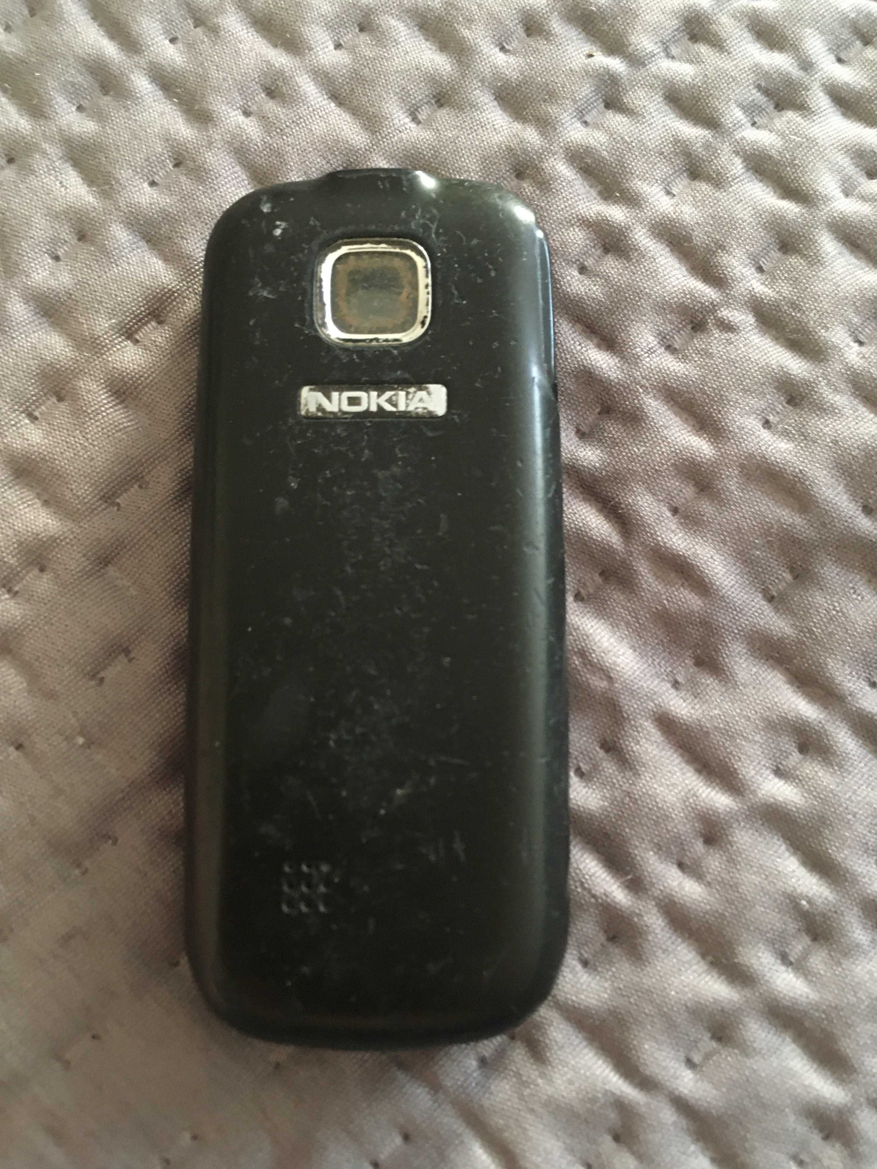 Nokia 2330c-2 z dwoma oryginalnymi bateriami