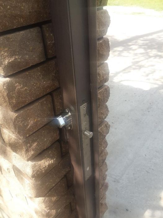 Монтаж автоматизованих систем до в'їзних та гаражних воріт.