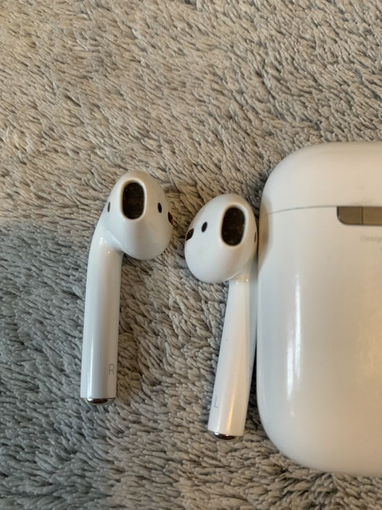 Słuchawki Apple AirPods 1 gen uszkodzone