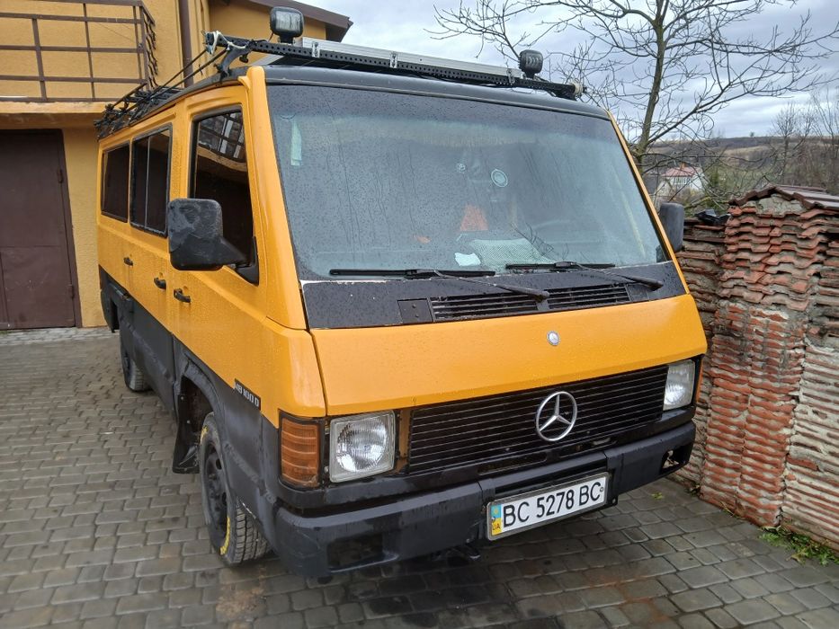 Мерседес МБ 100 .