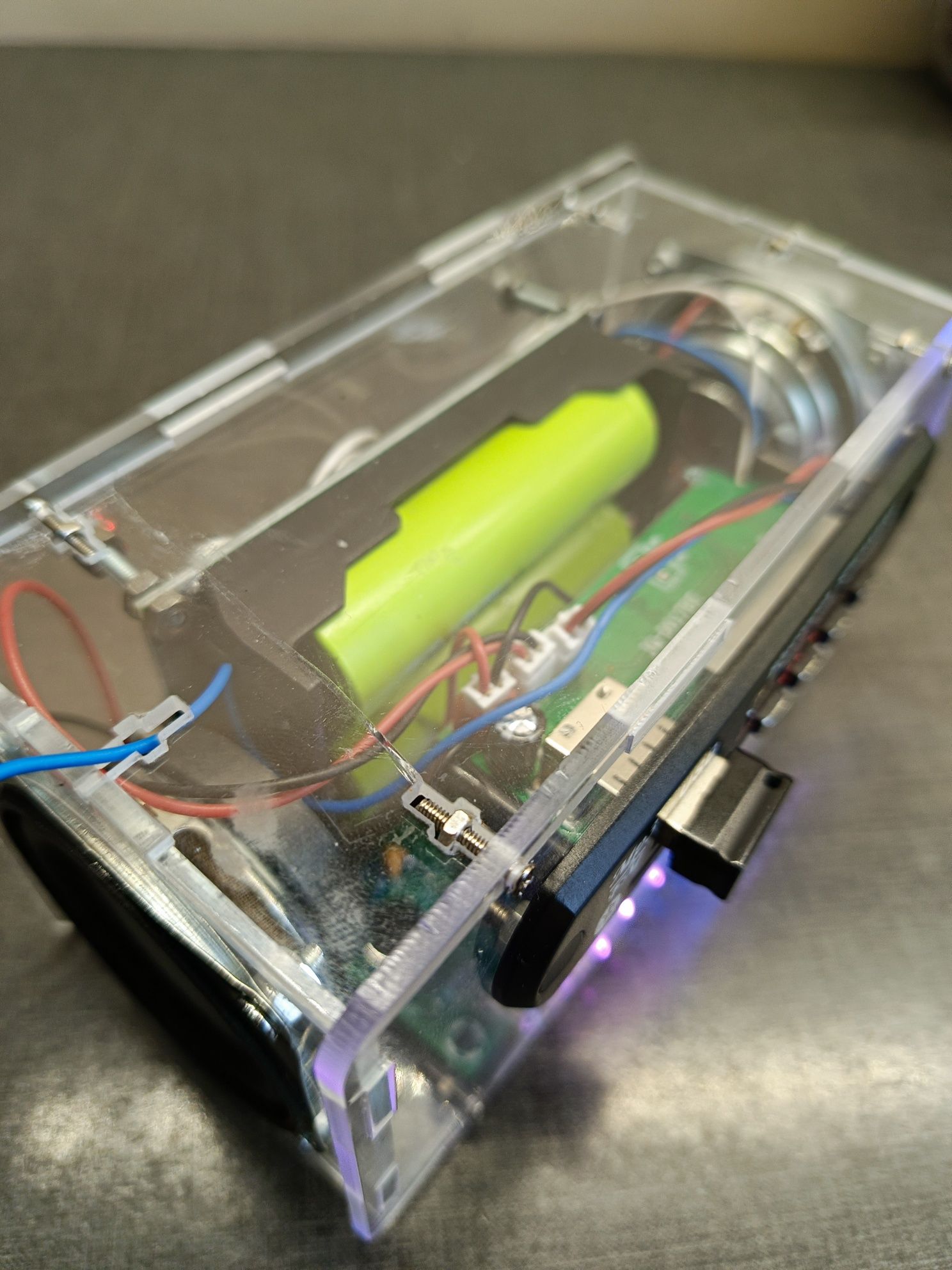 Ciekawy głośnik bluetooth, USB, karta, pilot