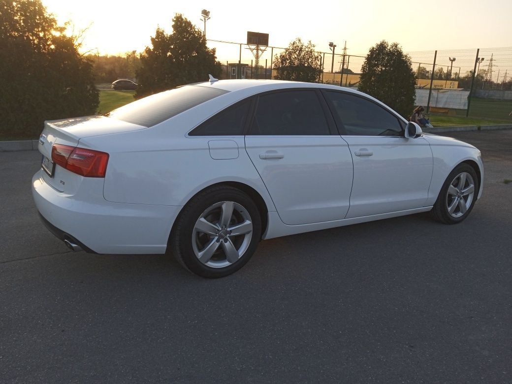 Продам Audi A6 официальный автомобиль не крашен.
