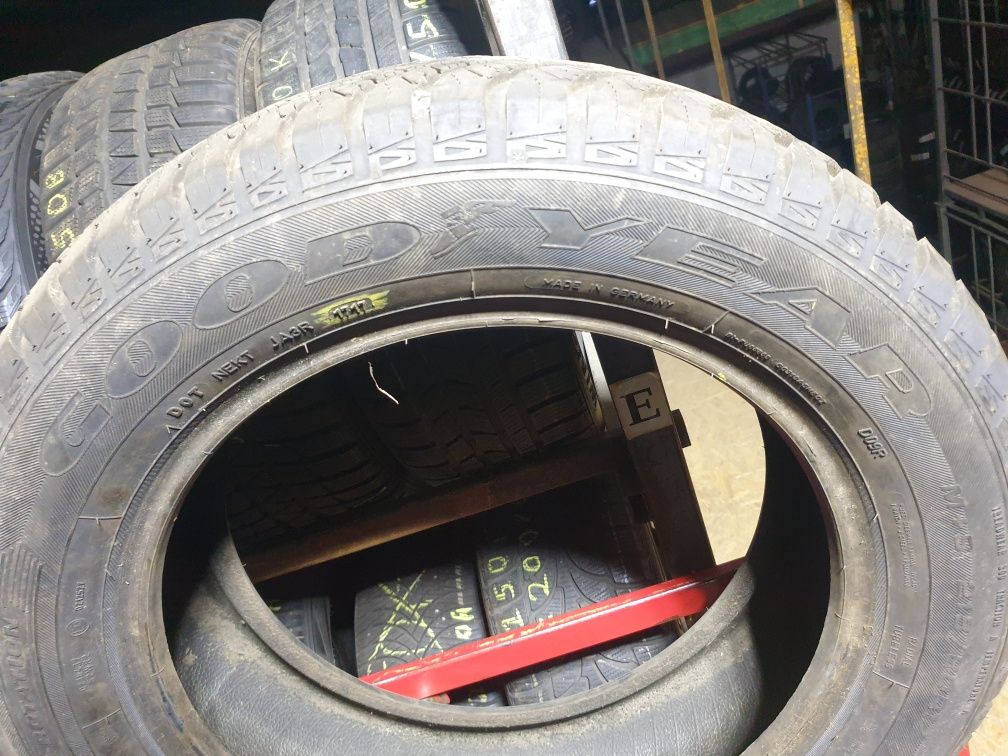 215/60R17 96V Goodyear Vector4Seasons       Z217/60C