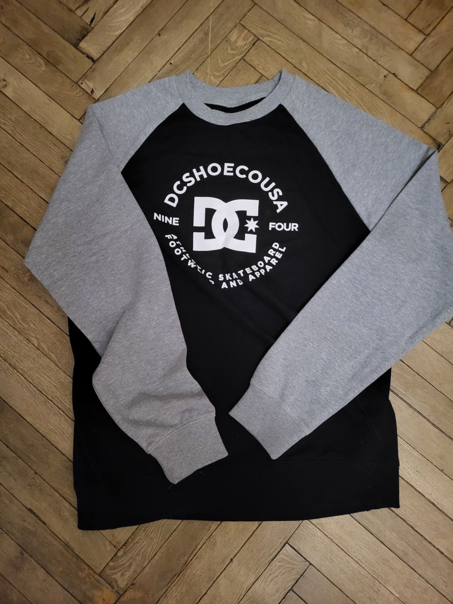 Продам свитшот Dc shoes