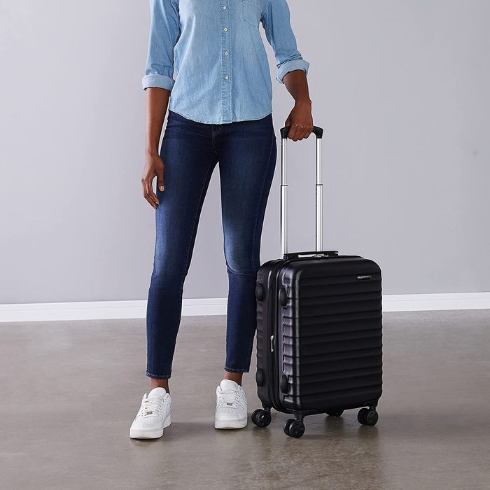 Walizka Twarda Kabinowa Amazon Basics 36 L 55 Cm