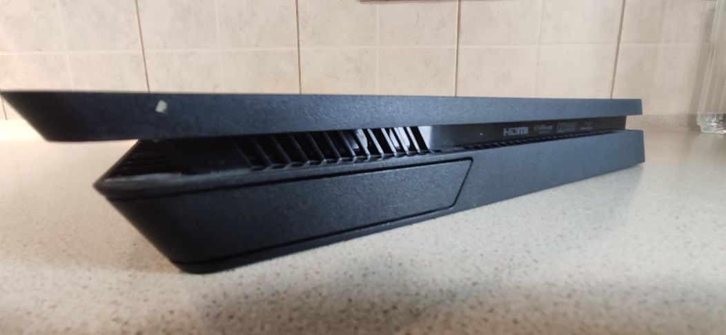 Ігрова приставка Sony PlayStation 4 slim