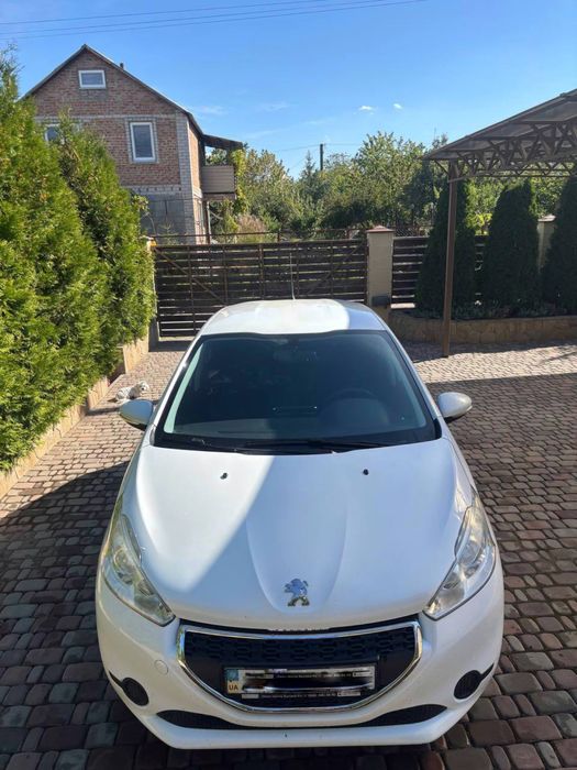 Машина Peugeot 208/пежо 208/2014рік