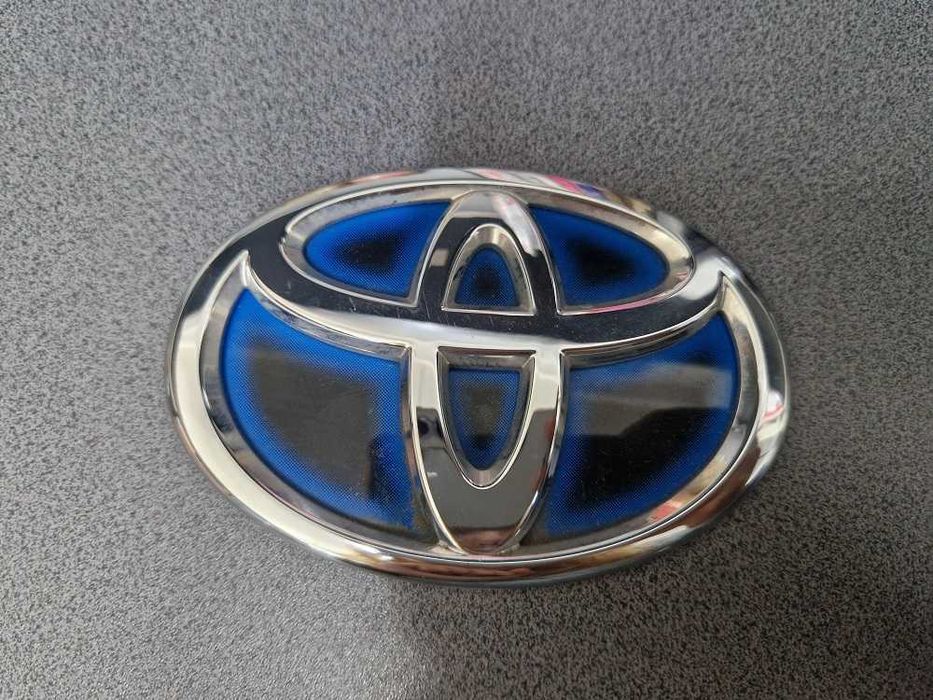 Toyota Corolla E21 Sedan 19 r.- Emblemat Logo Znaczek Klapy Bagażnika