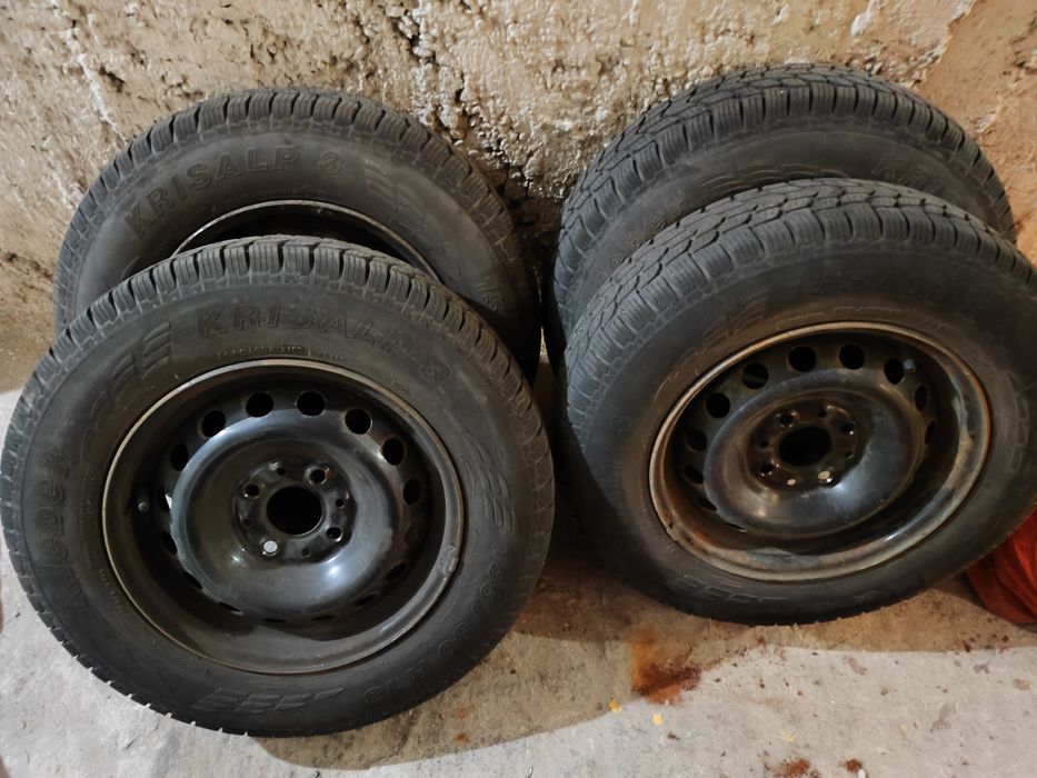 Komplet Opon zimowych na felgach stalowych