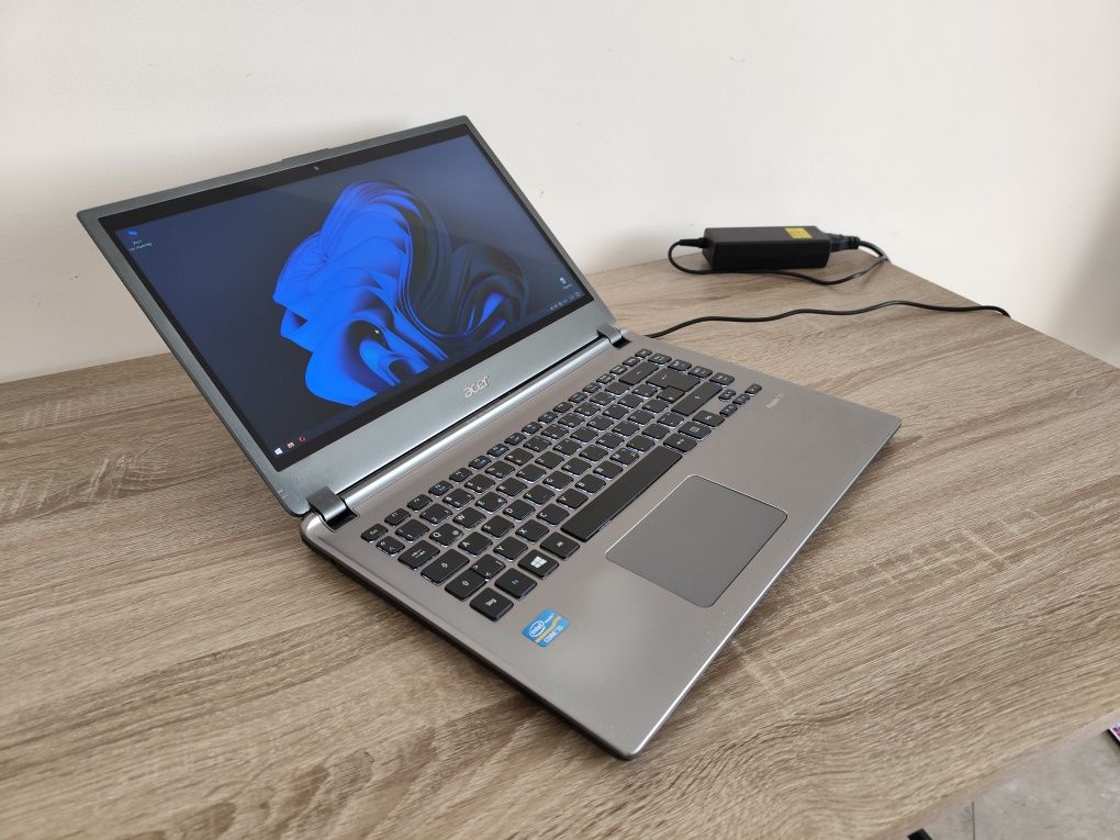 Топовий ноутбук з підсвіткою клавіатури, метал корпус! SSD, Core i5