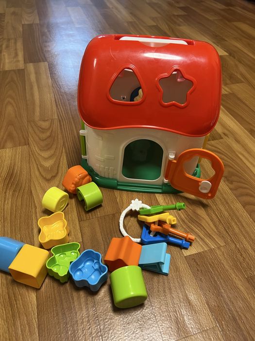 Лот іграшок, хатинка, боулінг, спуск доя машин