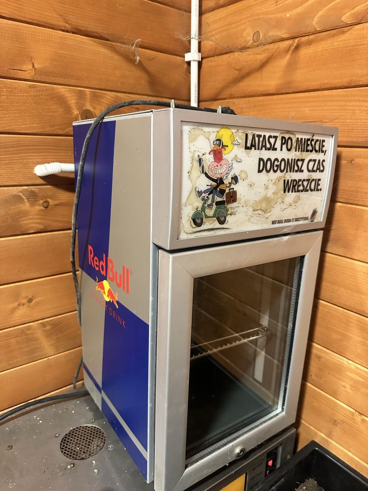 Lodówka red bull używana .