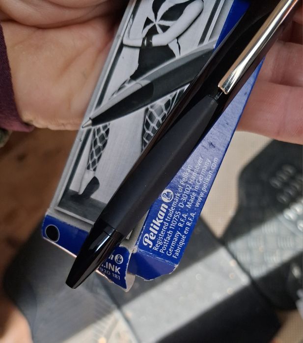 Caneta Esferográfica Pelikan th ink preta