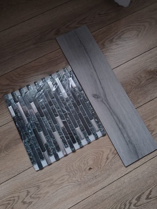 Sprzedam Płytki podłogowe i dekor