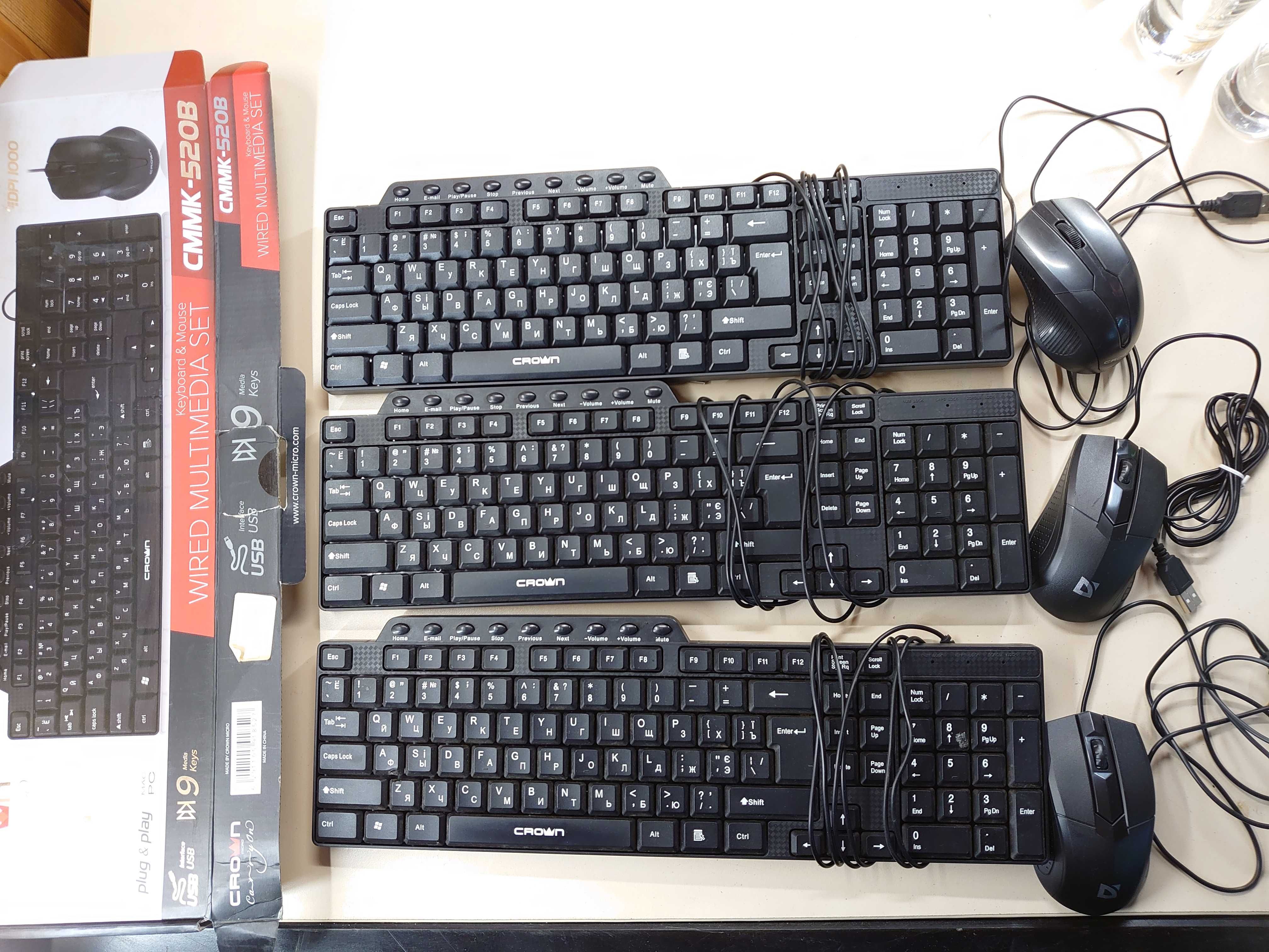 Комплект клавиатура + мышь  Crown CMMK-520 USB ( 3 комплекта) на выбор